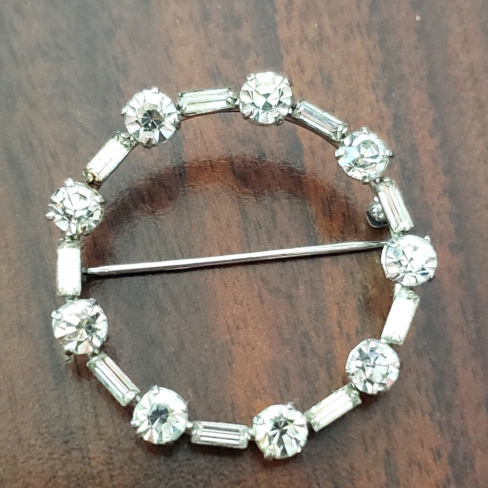 Silver tone Krementz brooch rhinestones